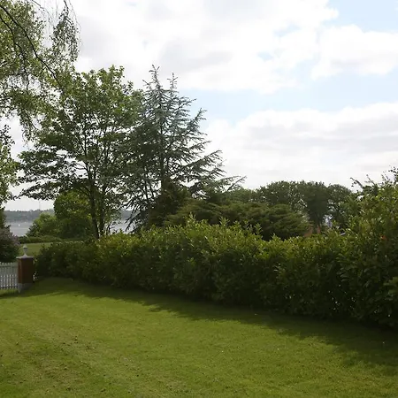 Guest house Kollund 2*