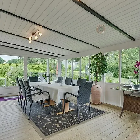 Guest house Kollund 2*